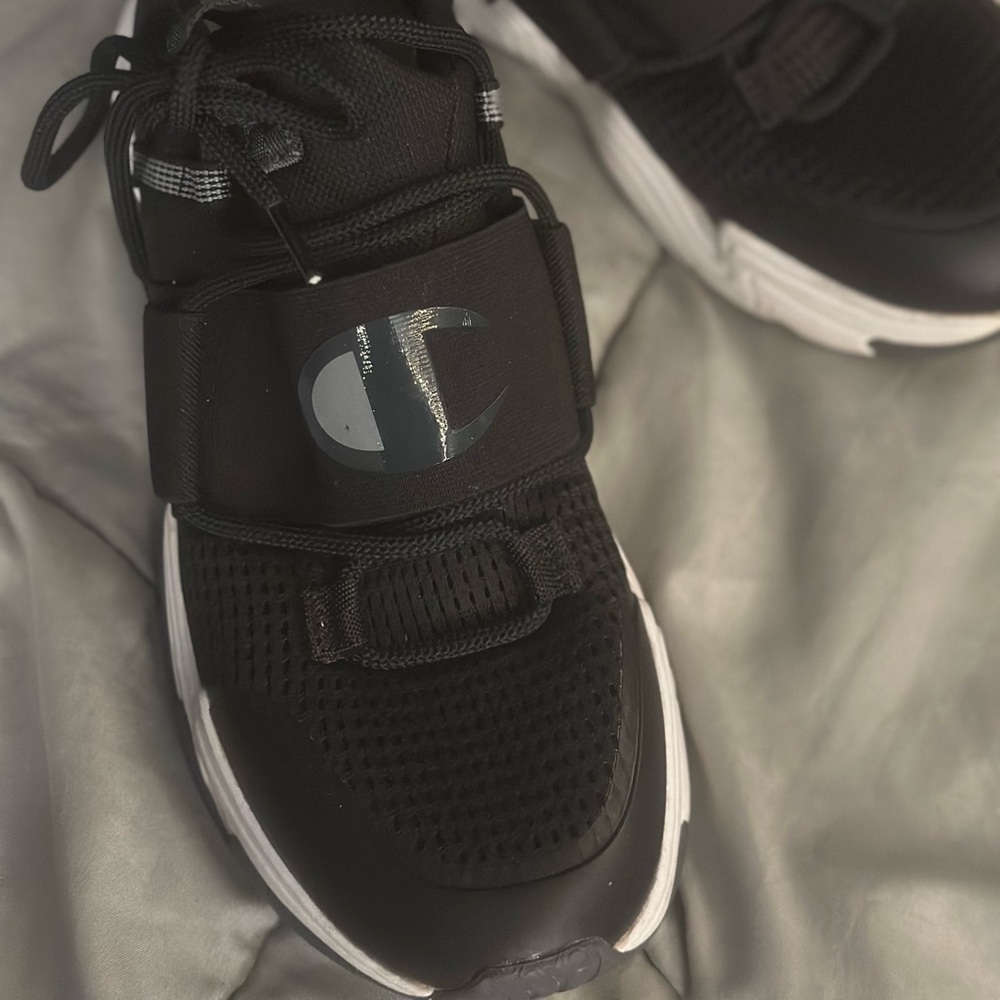 Champion new only worn once 6.5